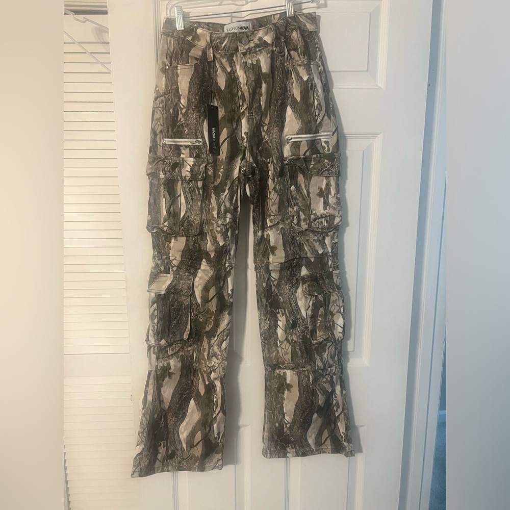 Fashion Nova High Waist Size 11 Camo cargo jeans